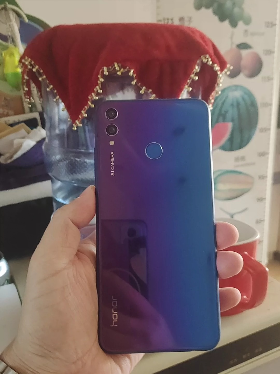 出闲置一代神机荣耀8x 高配4g全网通，6+128. 无锁。海思麒麟710处理器，屏幕盖板后压的起皮了，显示和触摸没有问题！前后照相清晰插卡即用，后盖完好，边框